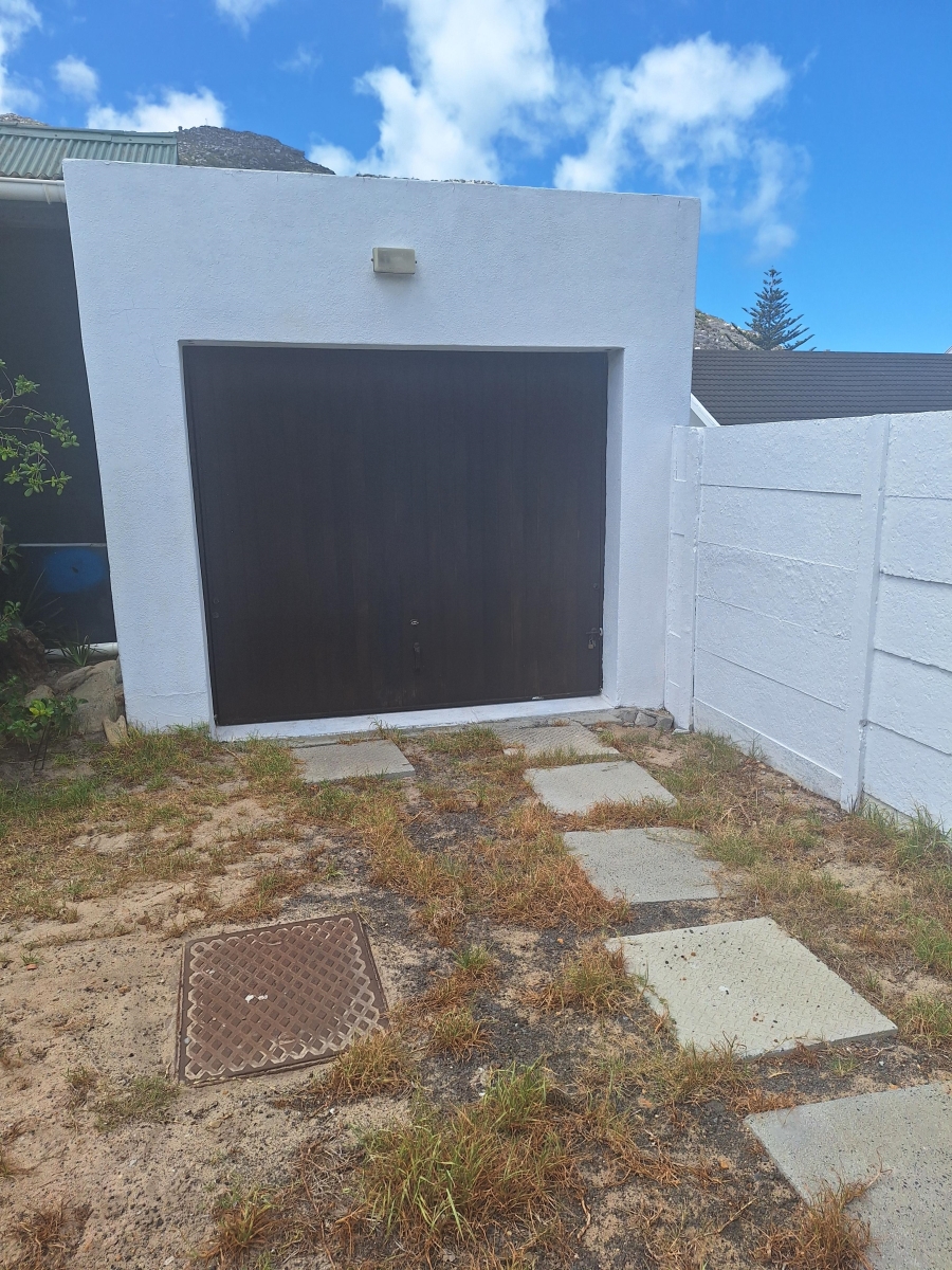 To Let 3 Bedroom Property for Rent in Glencairn Western Cape